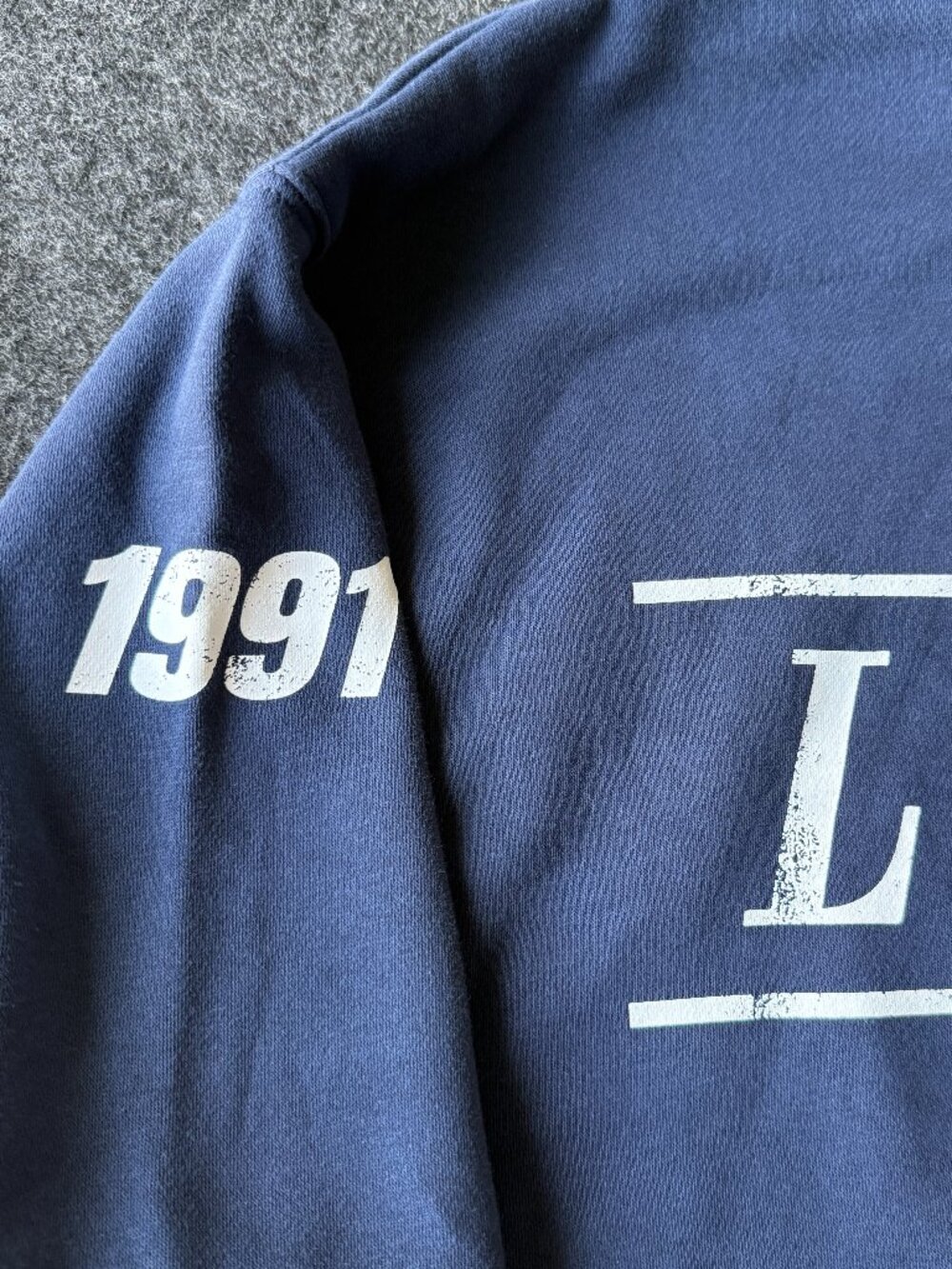 Wild Fable London Oversized V Neck Sweatshirt Medium NWT - Picture 3 of 7